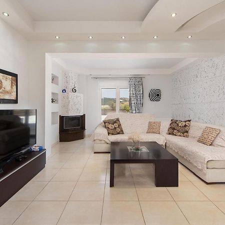 Marble Pool Villa Pastida ภายนอก รูปภาพ